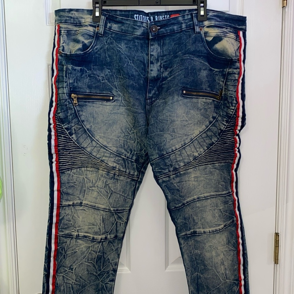 42x32 Stitches and Rivets Skinny Jeans